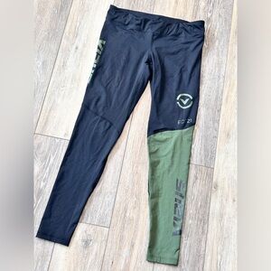 Virus black and green legging Small